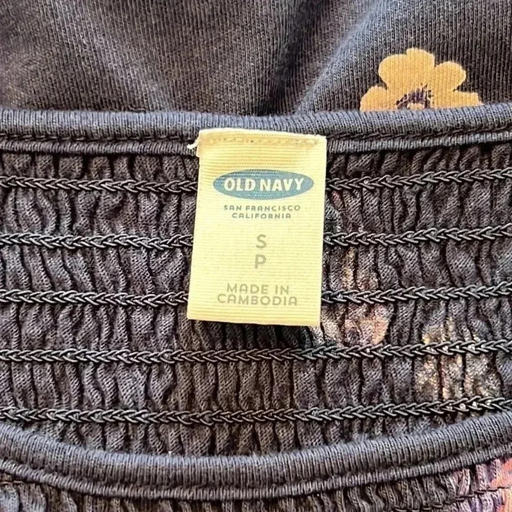 Old Navy Blue Floral Smocked Babydoll Top | Size SP PTP 21” - Picture 8 of 11